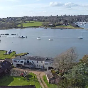 Brooklands Farm Hamble River With River Frontage And Garden Southampton